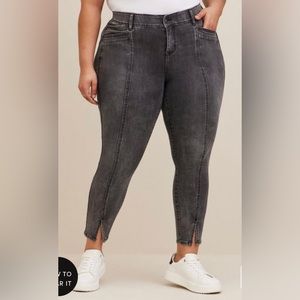 Torrid Bombshell Skinny Super Soft High Rise jean- 18S